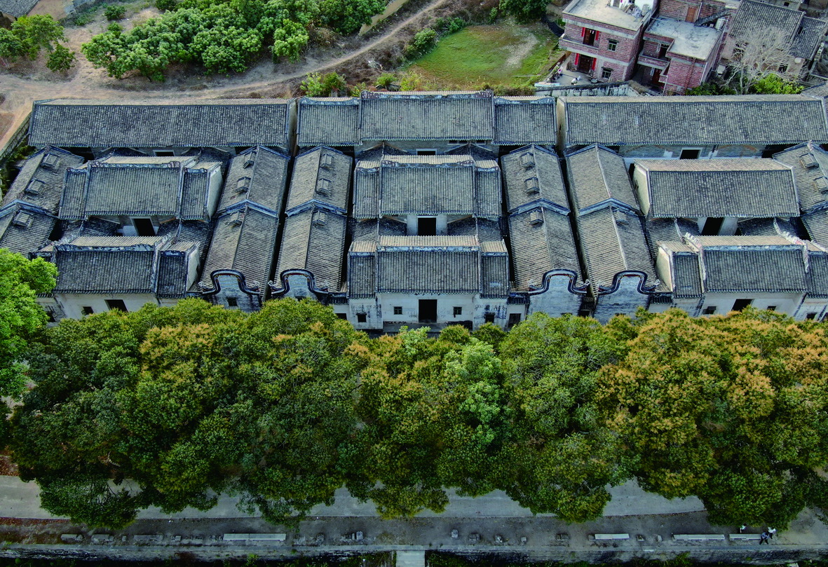 梁家庄园.jpg