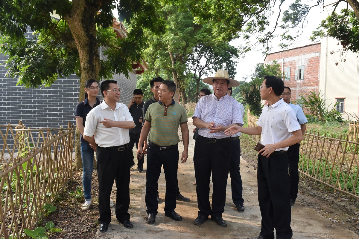 欧洪泽率队到围底镇指导三清三拆三整治专项竞赛准备工作