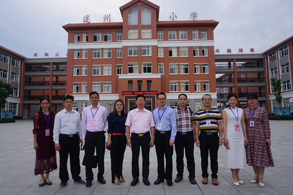 省许贤苏名校长工作室成员一行莅临泷州小学指导工作