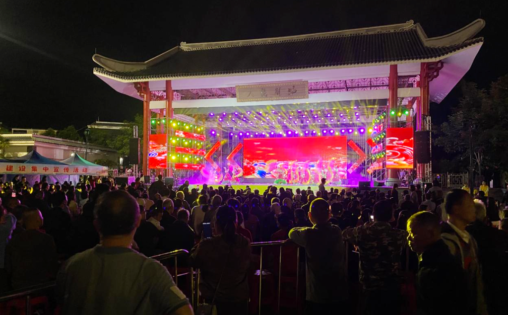 文艺搭台 法治传声|罗定市举行平安建设集中宣传文艺晚会04.png