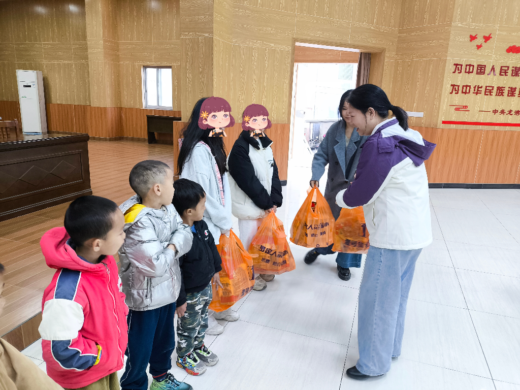 把爱带回家——暖心护航伴成长︱罗定市妇联开展关爱困境儿童2026 年爱心妈妈点亮微心愿活动  2（龙湾镇）.jpg