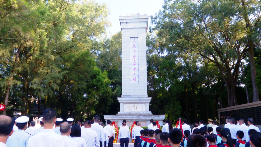 罗定市举行2026年烈士纪念日向人民英雄敬献花篮仪式