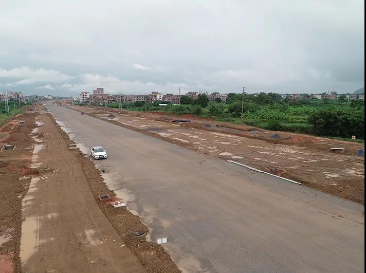 罗定环市南路(石牛山支线)路基已经成型
